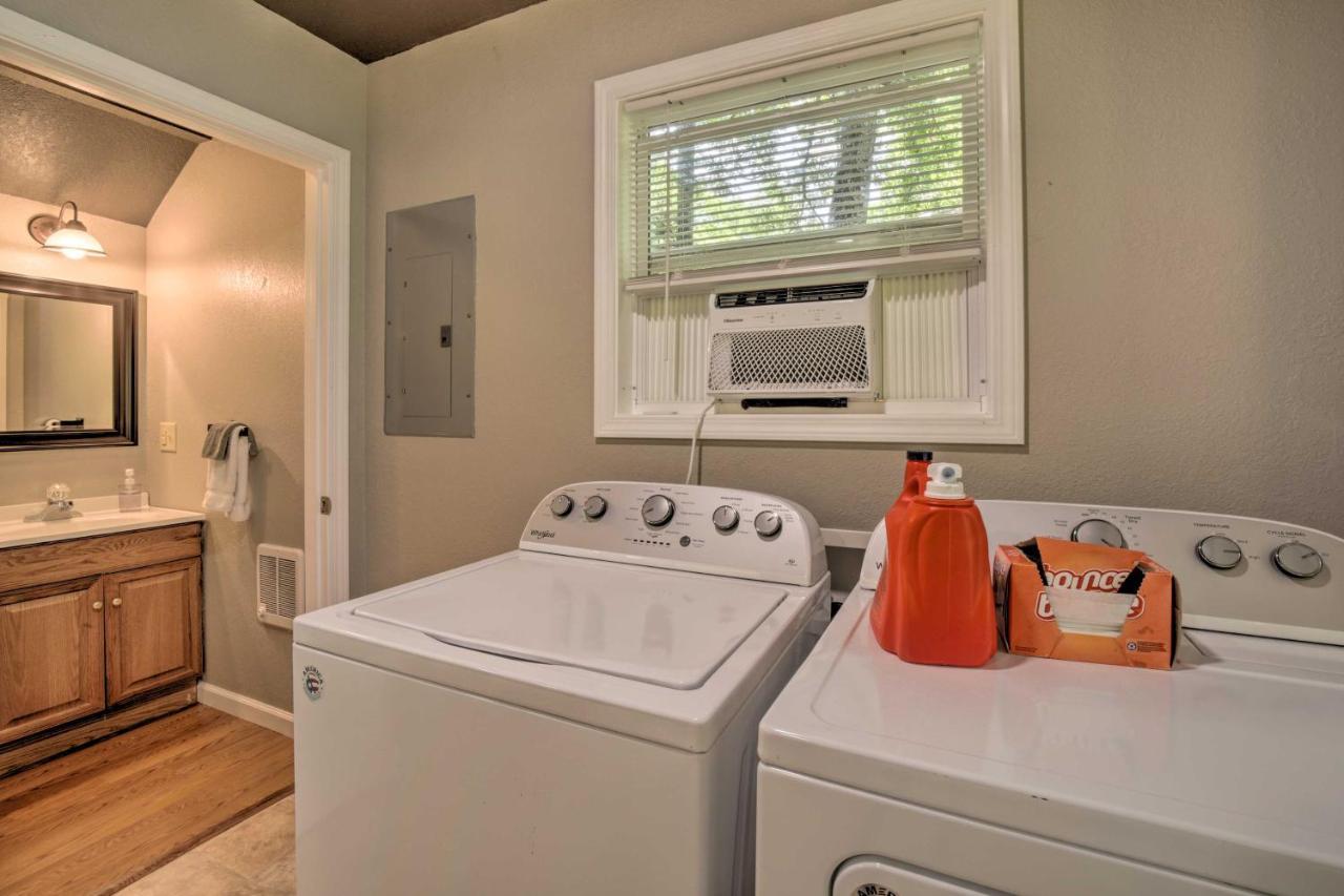 Cozy Whittier Cabin And Yard And Hot Tub, Pets Welcome Esterno foto