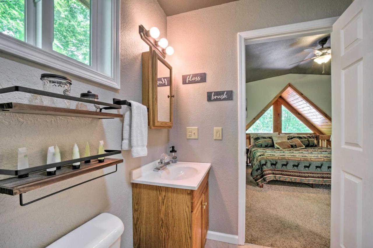 Cozy Whittier Cabin And Yard And Hot Tub, Pets Welcome Esterno foto