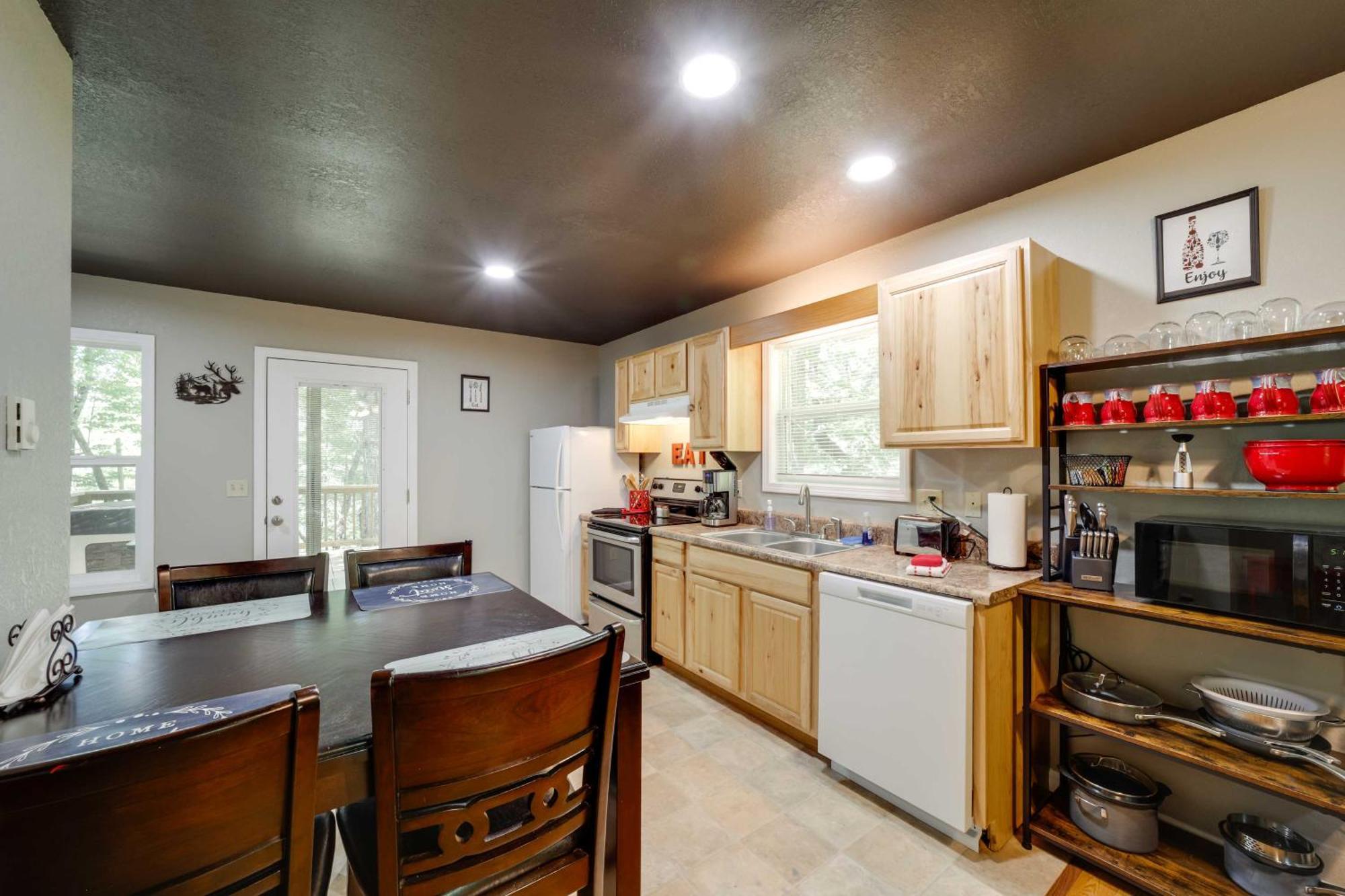 Cozy Whittier Cabin And Yard And Hot Tub, Pets Welcome Esterno foto