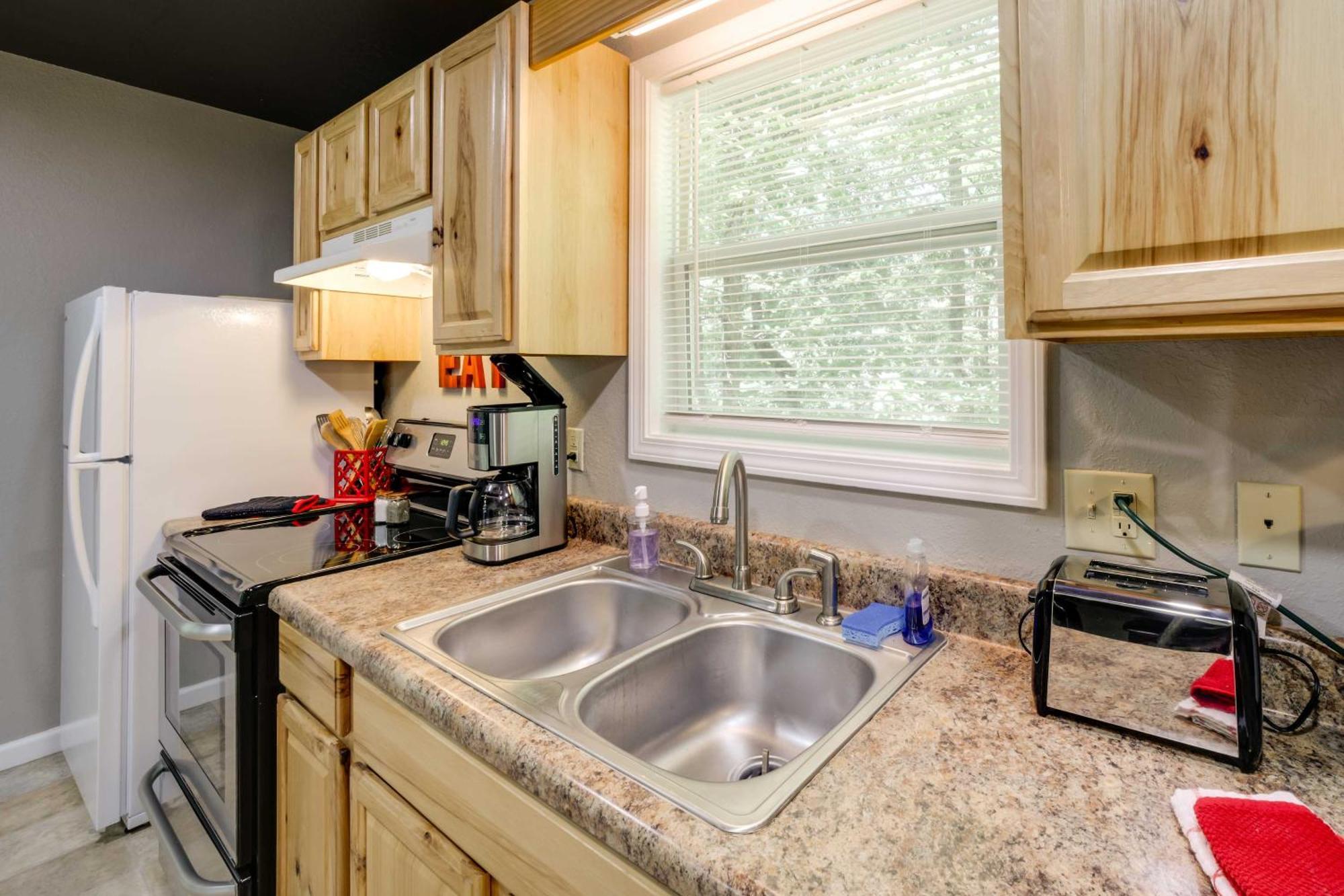 Cozy Whittier Cabin And Yard And Hot Tub, Pets Welcome Esterno foto